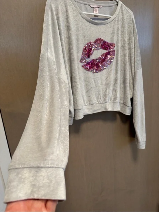 Victoria's Secret XL Gray Sweatshirt with Pink Sequin Kiss Lip - Picture 5 of 10
